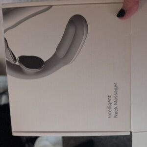 INTELLIGENT NECK MASSAGER